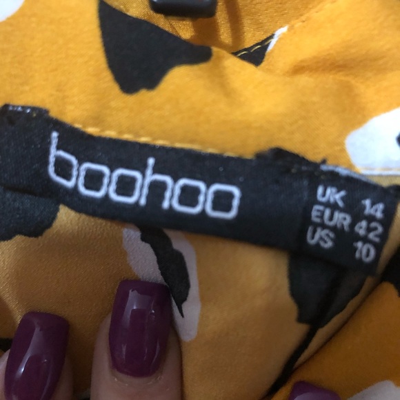 Woman’s boohoo Top - Picture 13 of 14